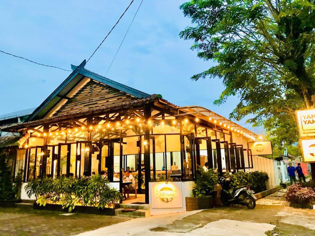 Belaya Hotel Jepara Zewnętrze zdjęcie